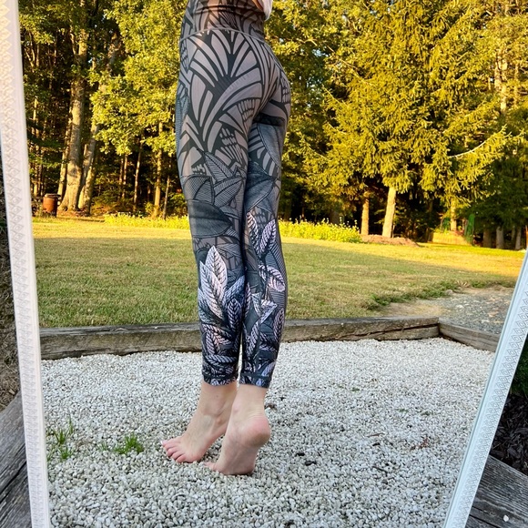REVERSIBLE multi patterned legging - Picture 6 of 6